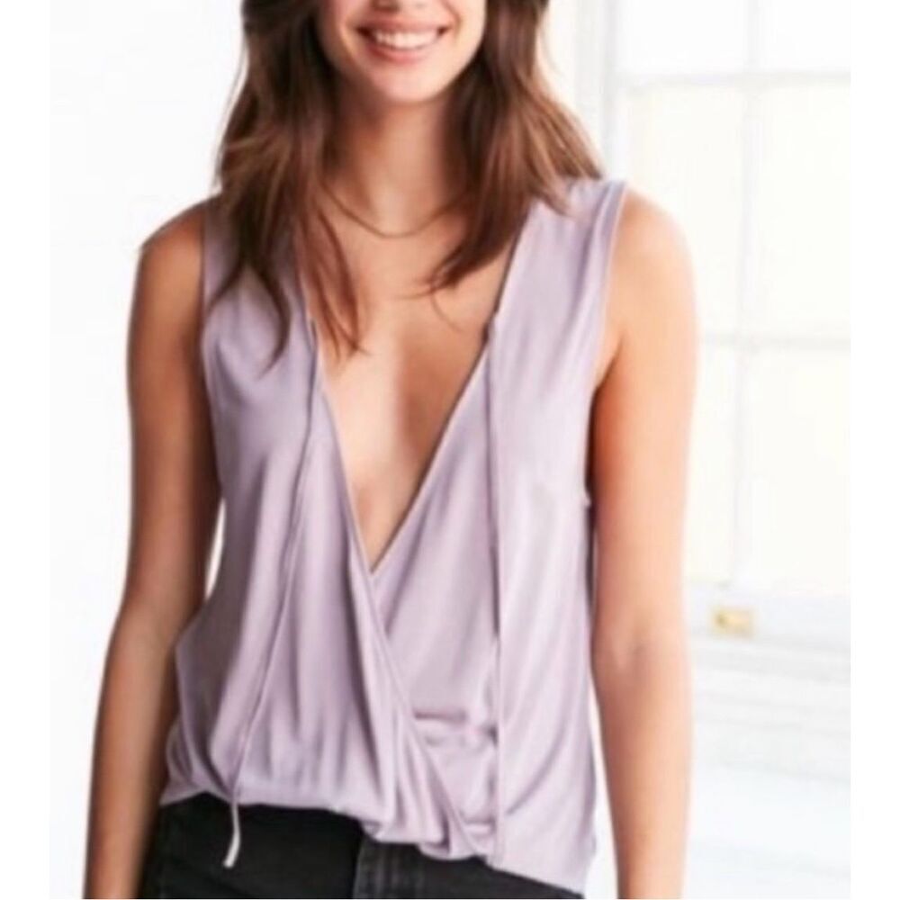 ✨Silence + Noise Urban Outfitters Tie Front Sz XS Top✨